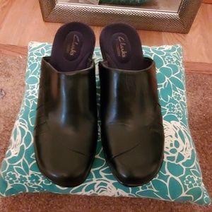 CLARKS BENDABLES BLACK LEATHER CLOG